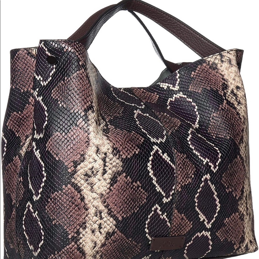 New-
Vince Camuto
Women's Black Niki Medium Tote